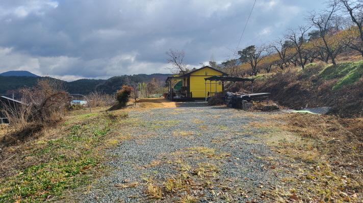 경산시 남산면 조곡리 토지매매. 730.8평. 농막+하우스+텃밭 있음.