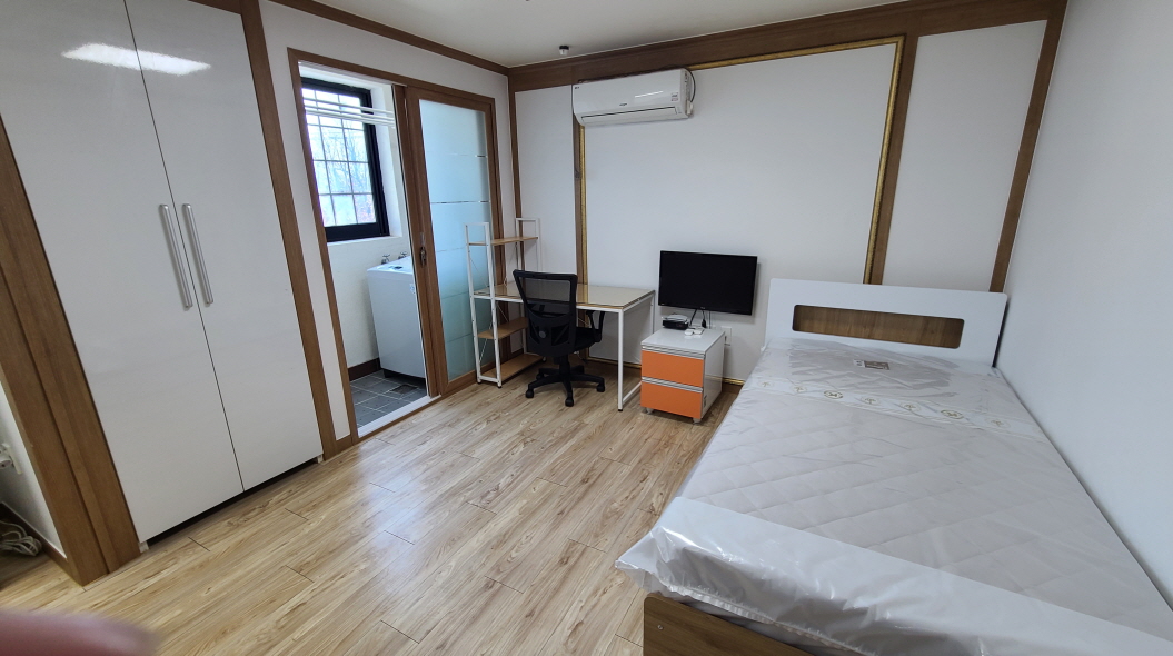 경산 진량 평사리 대구대학교 원룸 사글세 임대. 도배/책상,의자,침대교체.