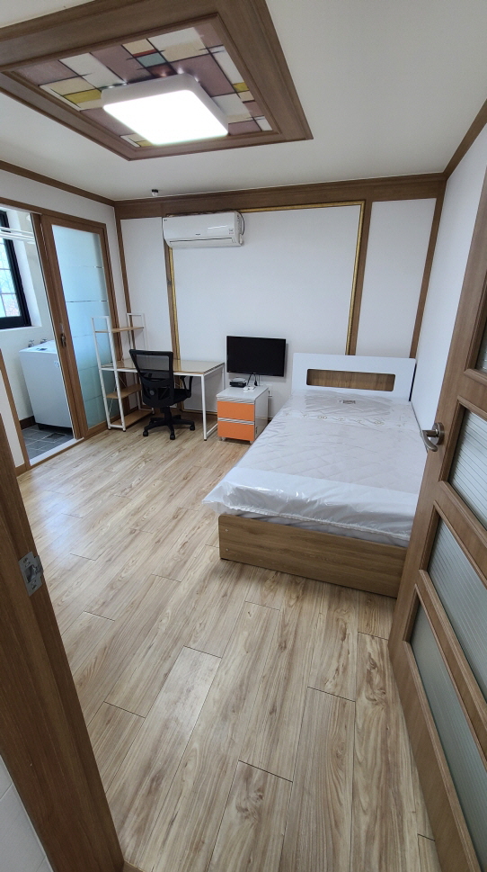 경산 진량 평사리 대구대학교 원룸 사글세 임대. 도배/책상,의자,침대교체. 매물 사진 3
