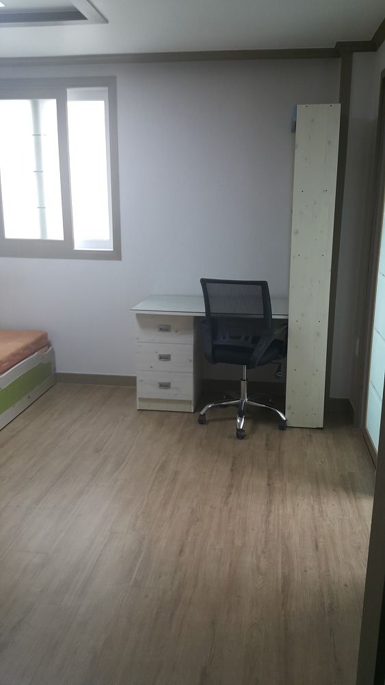<경산시 진량읍 상림리 대구대학교 미니투룸> 주방겸 거실공간이 크고 방도 큰 상림리 미니투룸 매물 사진 5