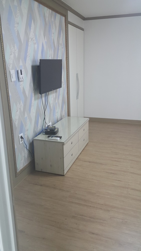 <경산시 진량읍 상림리 대구대학교 미니투룸> 주방겸 거실공간이 크고 방도 큰 상림리 미니투룸 매물 사진 7