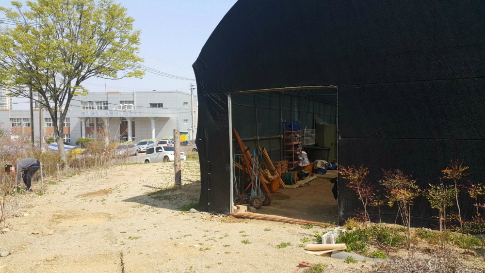 <공동주택 수목관리사 과정 \"간단한 화단 만들기\"> 만들고 보니 수목장같네요. 매물 사진 2