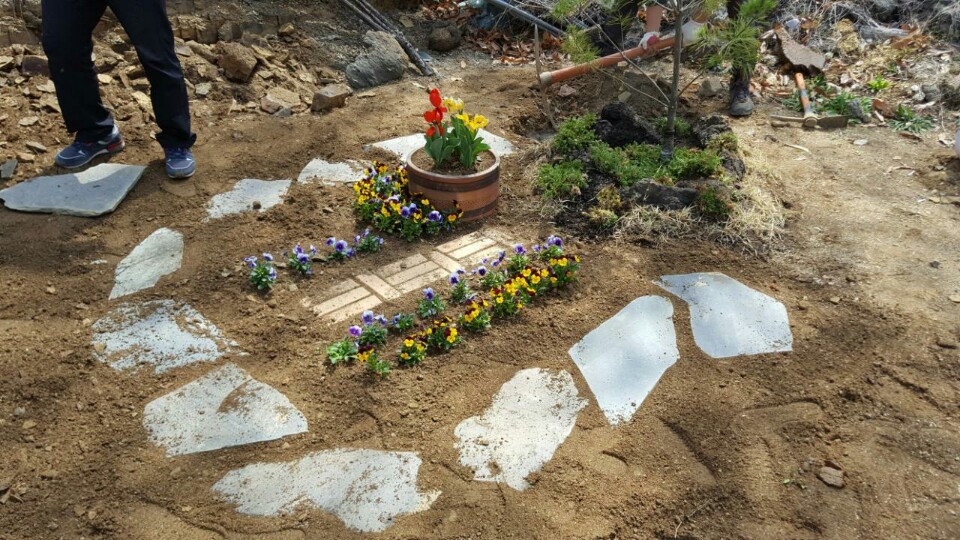 <공동주택 수목관리사 과정 \"간단한 화단 만들기\"> 만들고 보니 수목장같네요. 매물 사진 12