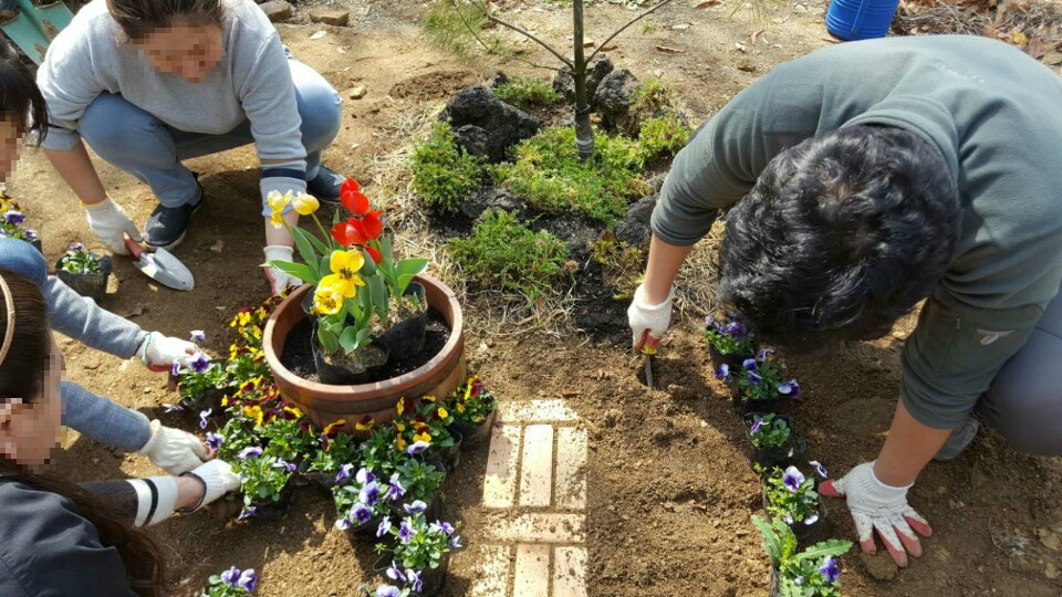 <공동주택 수목관리사 과정 \"간단한 화단 만들기\"> 만들고 보니 수목장같네요. 매물 사진 10