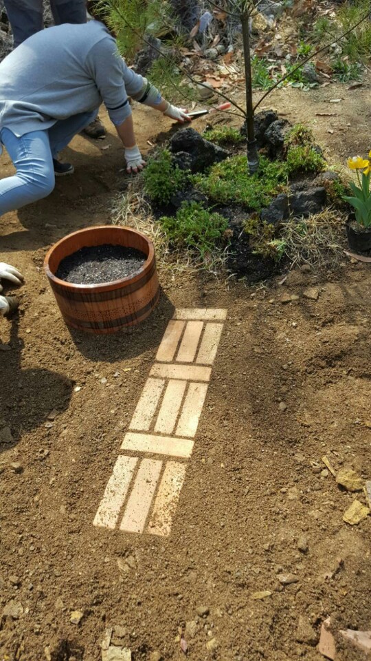 <공동주택 수목관리사 과정 \"간단한 화단 만들기\"> 만들고 보니 수목장같네요. 매물 사진 9