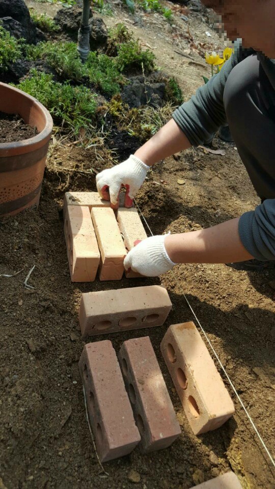 <공동주택 수목관리사 과정 \"간단한 화단 만들기\"> 만들고 보니 수목장같네요. 매물 사진 8