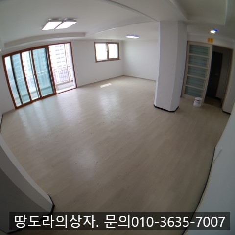 <대구 북구 침산동 한우맨션아파트 전세. 2억 8천만원> 올수리. 방3, 욕실2, 주방1, 거실1, 발코니1, 다용도실1 매물 사진 3