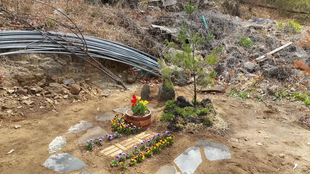 <공동주택 수목관리사 과정 \"간단한 화단 만들기\"> 만들고 보니 수목장같네요. 매물 사진 14