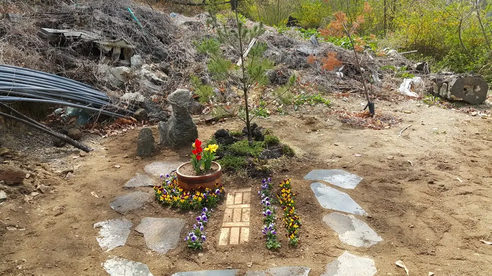 <공동주택 수목관리사 과정 \"간단한 화단 만들기\"> 만들고 보니 수목장같네요. 매물 사진 13