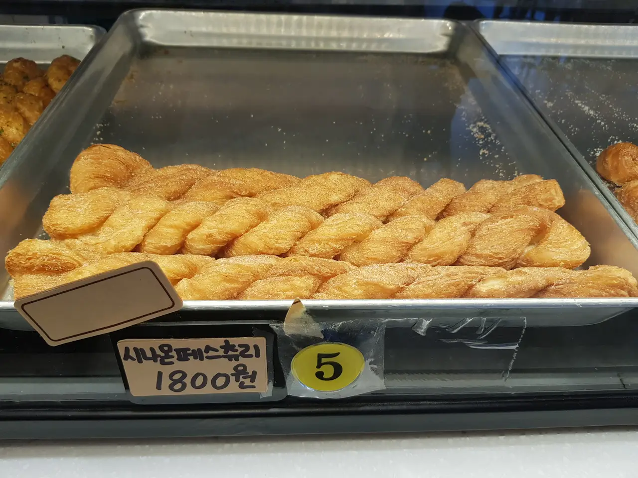 (5점) 대구 수성구 범어동 꽈배기 맛집 '빵장수 꽈배기 범어점' 작업 사진 5