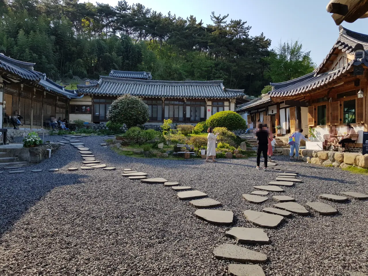 (4점) 대구 달성군 현풍읍 분위기 좋은 한옥 고택 카페 '한훤당 고택 바이소가' 작업 사진 6
