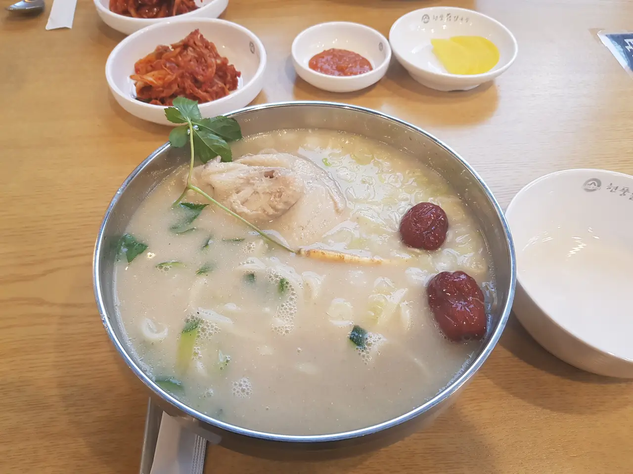 (4점) 경산 옥산동 닭칼국수 맛집 '현풍닭칼국수 경산옥산점'. 김치는 너무 매워서 식겁. 작업 사진 6