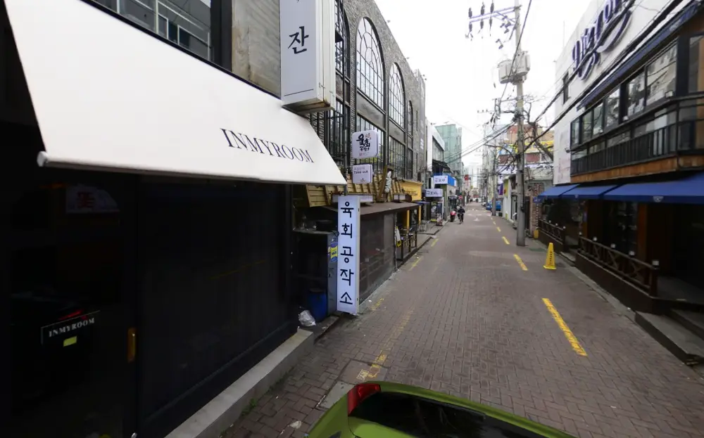 <대구 중구 공평동 \"육회공작소\"> 소주를 잡아당깁니다. 작업 사진 6