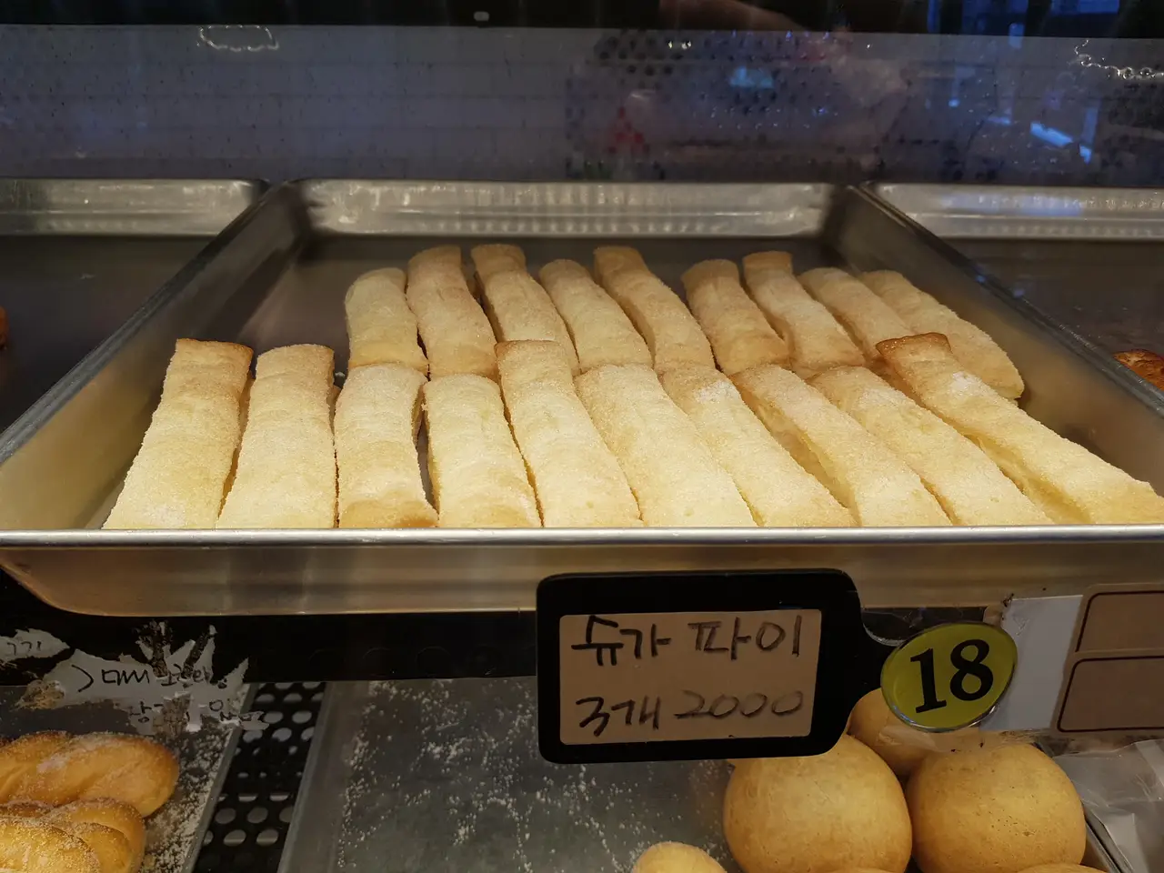 (5점) 대구 수성구 범어동 꽈배기 맛집 '빵장수 꽈배기 범어점' 작업 사진 6