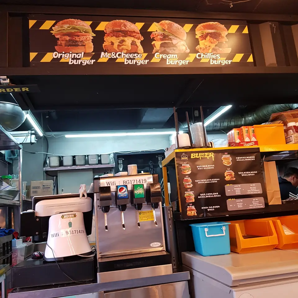 (4점) 대구 달서구 신당동 수제버거 맛집 '벙커버거' 작업 사진 3