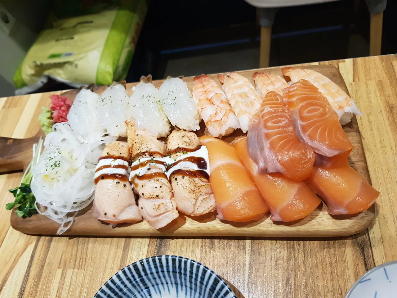 (5점) 대구 수성구 매호동 연어샐러드가 맛있는 일식 맛집 '용쉐프키친' 작업 사진 6