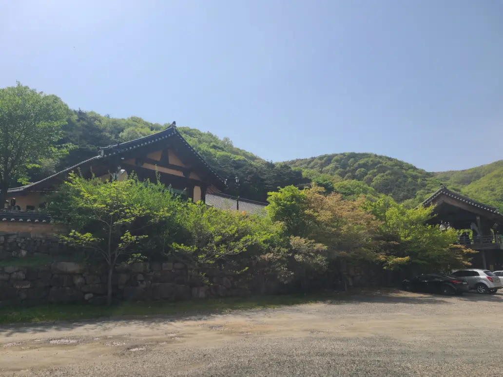 국보 제 14호가 있는 영천시 청통면 거조사. 고려시대 목조 건축물. 작업 사진 2