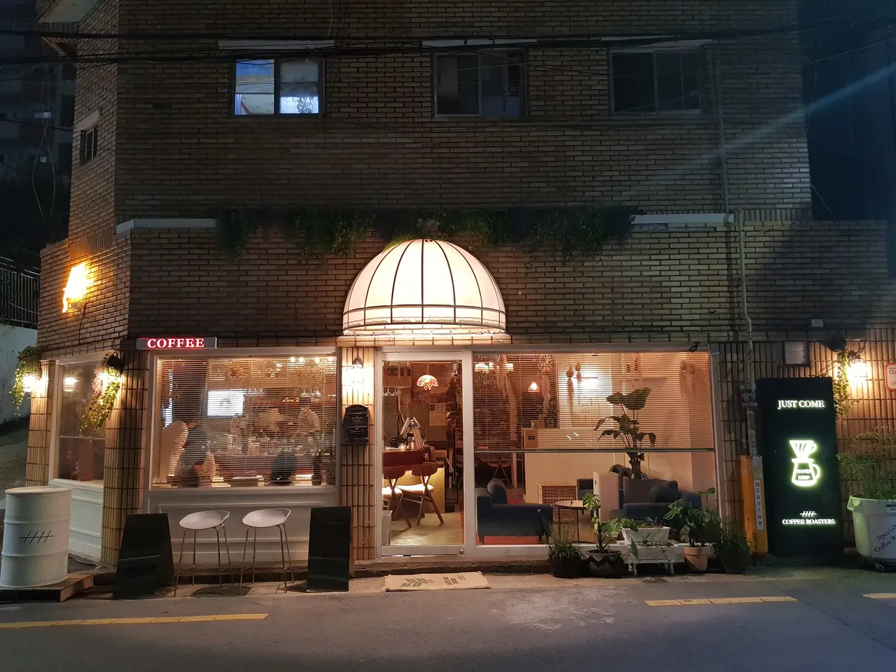 (5점) 대구 수성구 범어동 커피와 와플이 맛집인 분위기 좋은 카페 '오후(5whoo)' 작업 사진 2