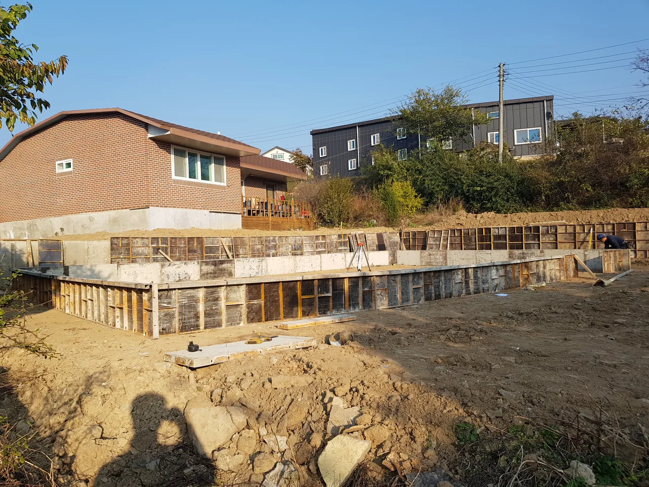 농촌에서 주택 짓기. 농촌주택개량사업. #7. 규준틀잡기, 거푸집, 먹매김. 작업 사진 3