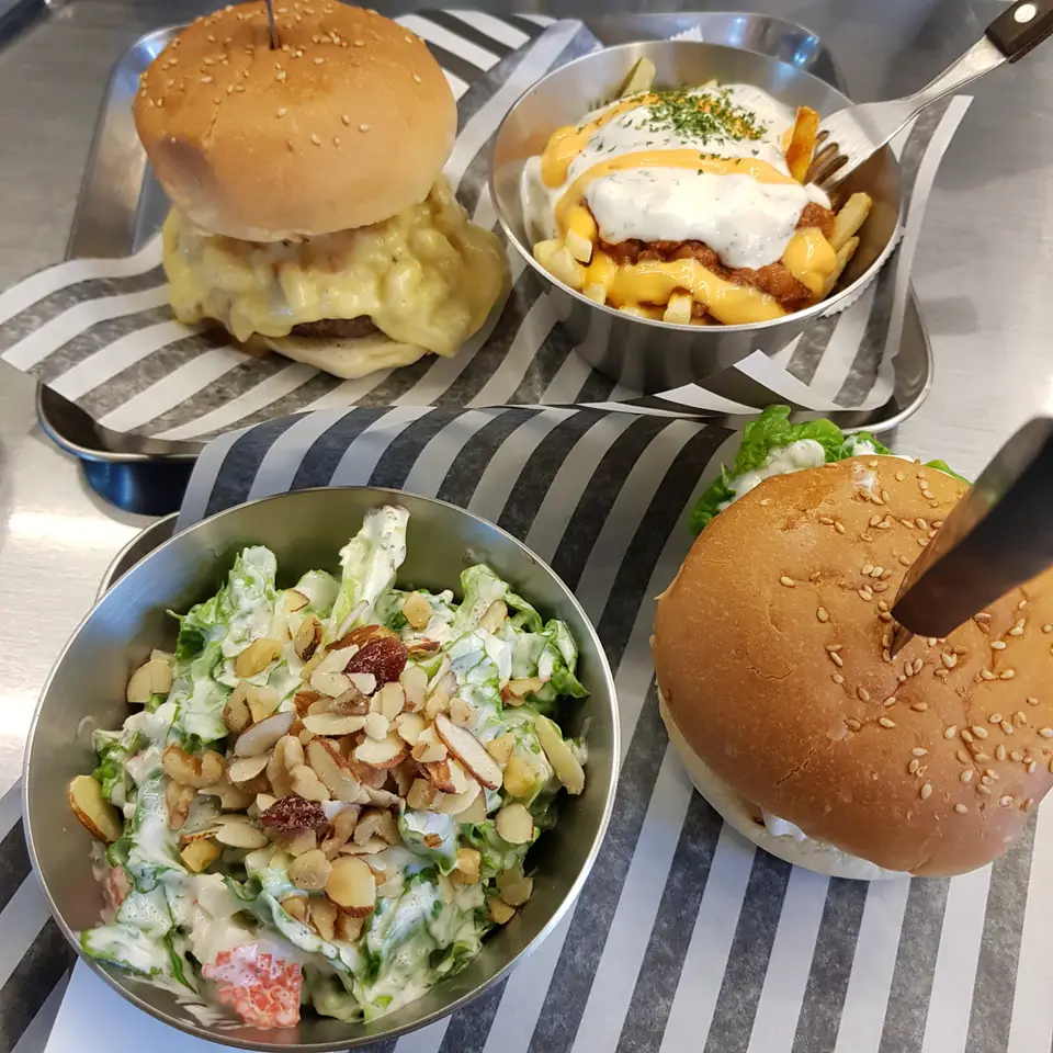 (4점) 대구 달서구 신당동 수제버거 맛집 '벙커버거' 작업 사진 6