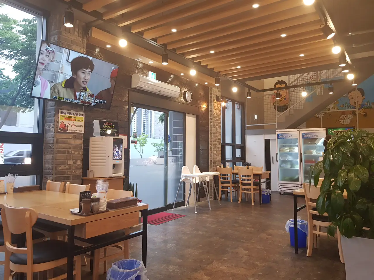 (4점) 경산 옥산동 닭칼국수 맛집 '현풍닭칼국수 경산옥산점'. 김치는 너무 매워서 식겁. 작업 사진 2