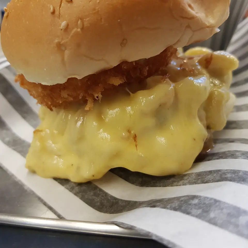 (4점) 대구 달서구 신당동 수제버거 맛집 '벙커버거' 작업 사진 9