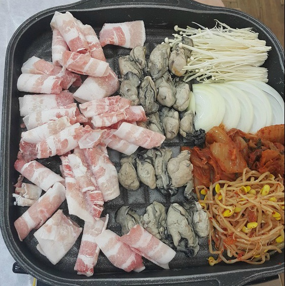 <통영 한마음식당> 둘이서 배터지게 먹을 수 있는 굴요리 작업 사진 3