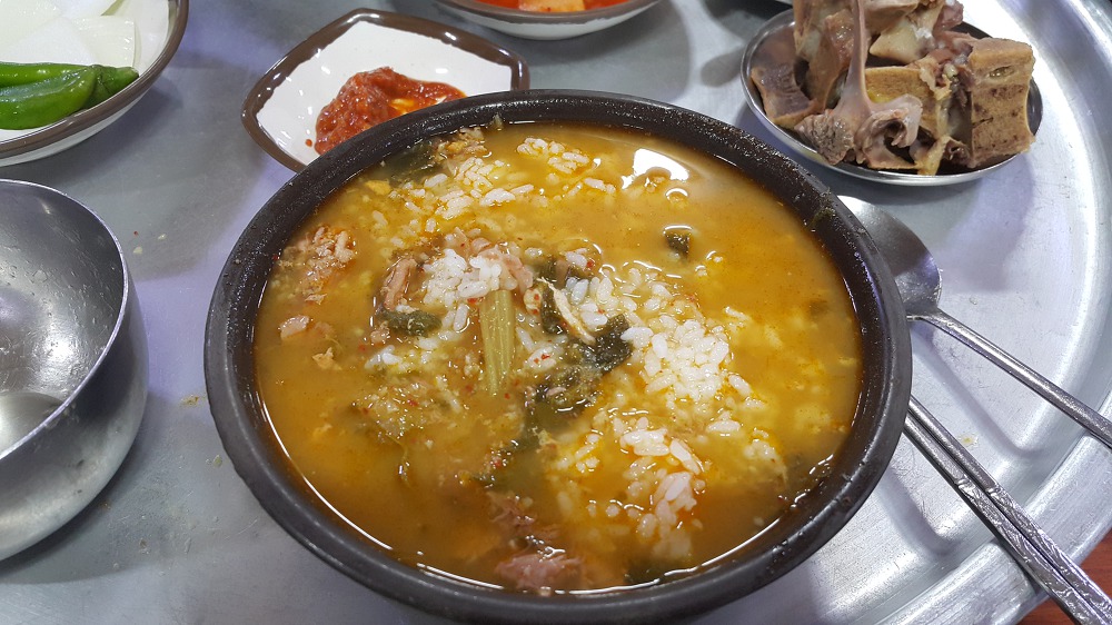 <대구 달성 논공 \"홍천뚝배기 본점\"> 깔끔한 맛의 뼈다귀 해장국 작업 사진 5