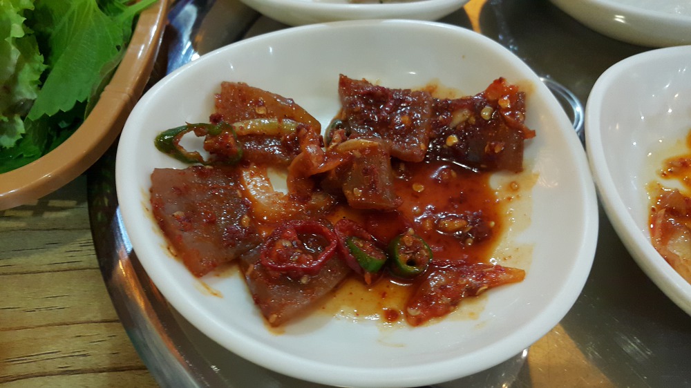 <대구 수성구 범어동 \"박창우의 막구이돼지찌개\"> 매운 마늘 맛이 올라오는 돼지찌개 작업 사진 5