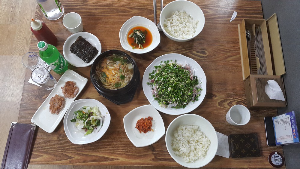 <대구 수성 범어동 \"등푸른생선집\"> 밥을 부르는 매콤, 새콤한 청어회 작업 사진 4