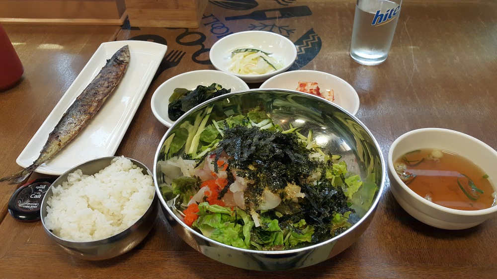 <대구 수성구 황금동 \"한마음 회초밥\"> 입안 가득 씹히는 야채 회덮밥 작업 사진 2