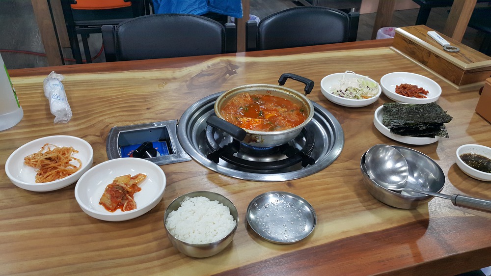 <대구 동구 효목동 \"효목동 돼지찌개\"> 칼칼한 맛에 술안주로 괜찮을 찌개 작업 사진 4
