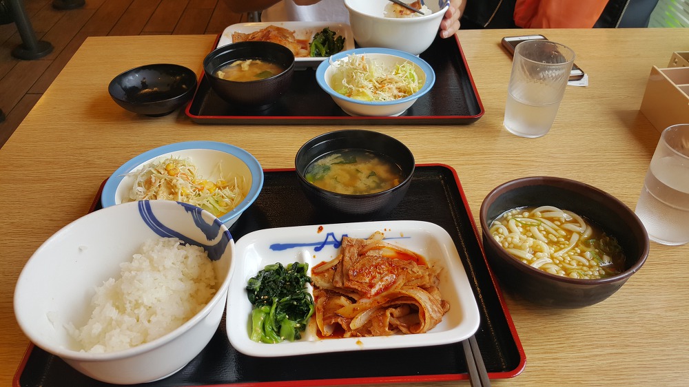 <일본 오사카성 근처 식당> 직장인들이 많이 찾는 24시간 식당 작업 사진 3
