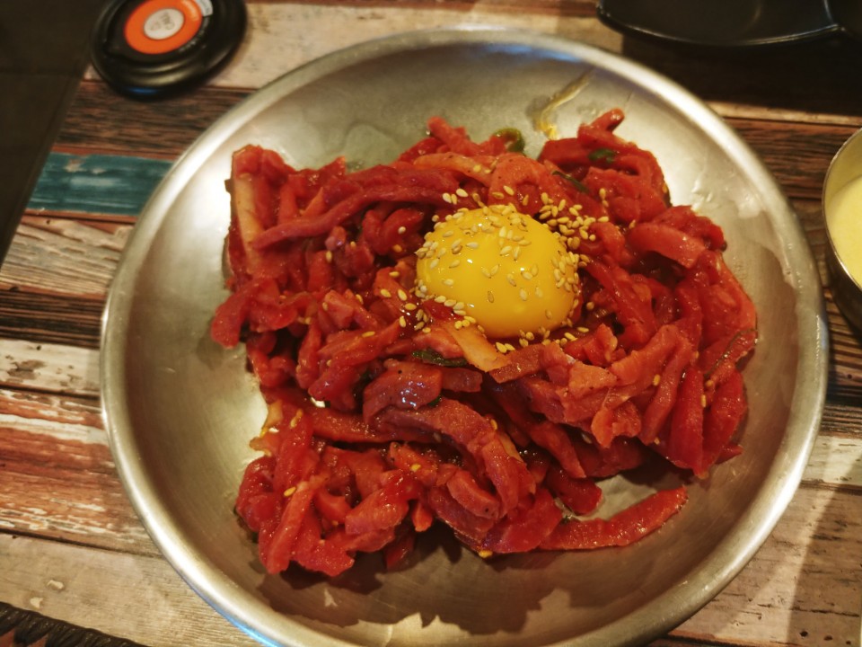 <대구 중구 공평동 \"연어 상회\"> 연어, 간장새우 무한리필이라서 왔는디.. 작업 사진 2