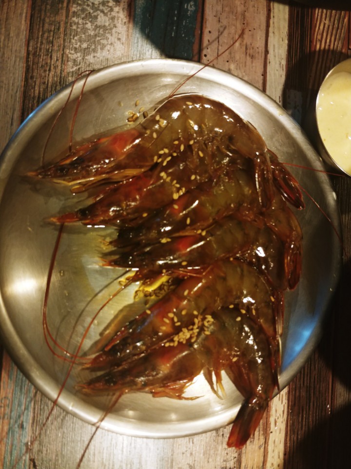 <대구 중구 공평동 \"연어 상회\"> 연어, 간장새우 무한리필이라서 왔는디.. 작업 사진 7
