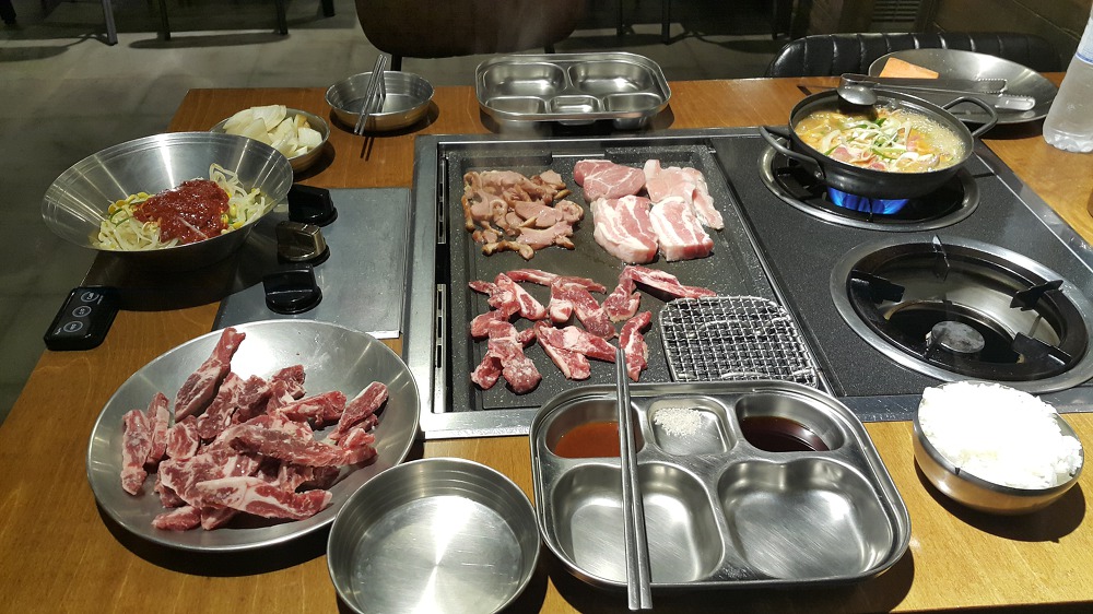 <대구 수성구 만촌동 \"포크팬\"> 적당한 가격의 고기 뷔페. 우삼겹으로 된장찌개 끓이면 정말 맛있습니다. 작업 사진 9