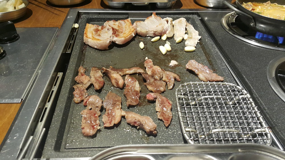<대구 수성구 만촌동 \"포크팬\"> 적당한 가격의 고기 뷔페. 우삼겹으로 된장찌개 끓이면 정말 맛있습니다. 작업 사진 14