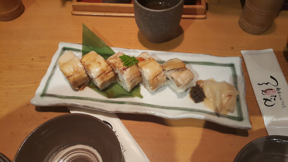<일본 오사카 \"츠루동탄 소에몬초점\"> 세수대야(?) 우동과 한국에서는 맛볼 수 없었던 붕장어초밥 작업 사진 5