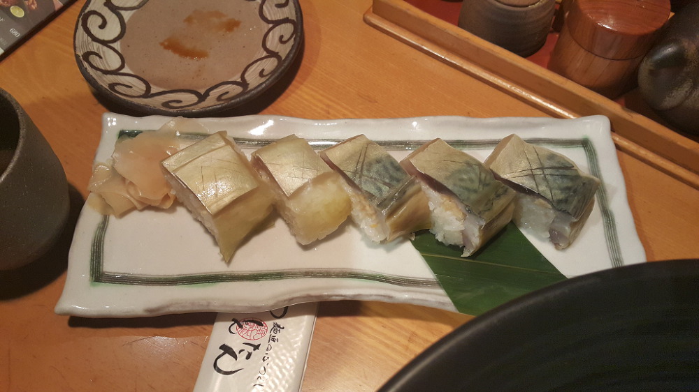 <일본 오사카 \"츠루동탄 소에몬초점\"> 세수대야(?) 우동과 한국에서는 맛볼 수 없었던 붕장어초밥 작업 사진 6