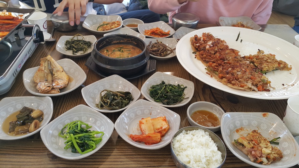 <공주 사곡면 운암리 \"바람처럼구름처럼\"> 마곡사 왔다가 산채더덕정식 작업 사진 5