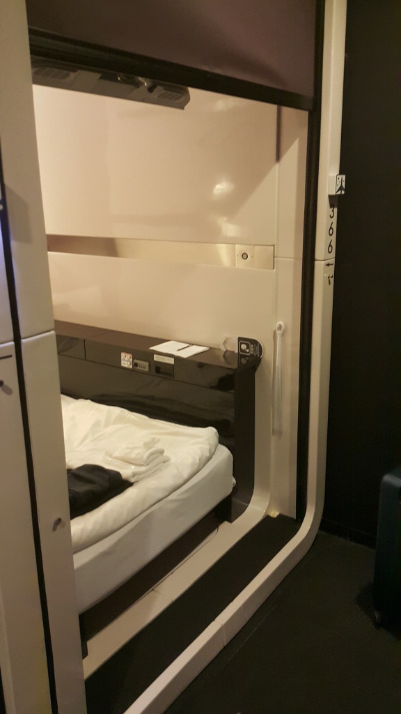 <일본 교토 \"First Cabin Kyoto-Karasuma\"> 교토 가성비 좋은 캡슐형 숙소 작업 사진 3