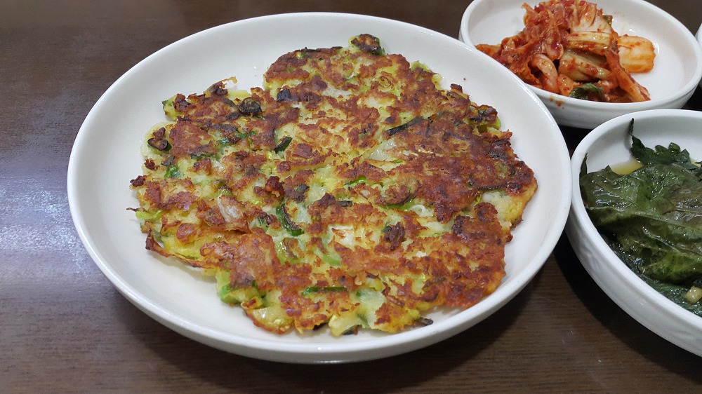 <대구 수성구 황금동 \"안동국시 본점\"> 구수하고 깔끔 국물 맛에 칼국수 같은 면발과 식감 좋은 녹두빈대떡 작업 사진 5