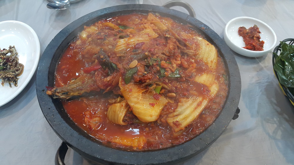 <대구 수성구 범어동 \"팔공산밥상\"> 김치가 들어간 옛날 맛나는 고등어찜 작업 사진 2