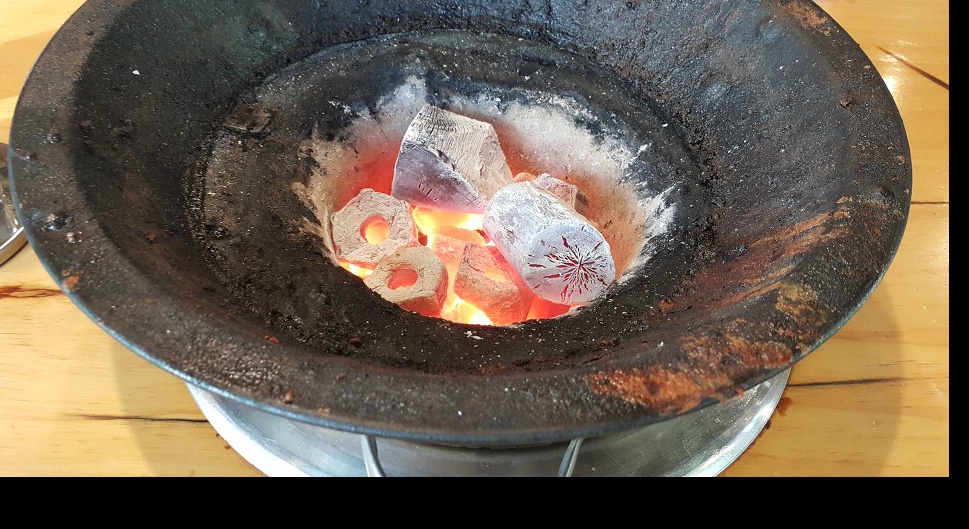 <대구 수성구 들안길 \"서민갈비\"> 구워주는 돼지갈비를 맛있게 먹을 수 있는 들안길 맛집 작업 사진 5