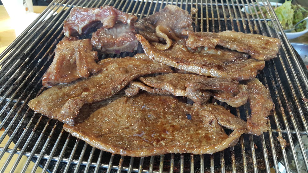 <대구 수성구 들안길 \"서민갈비\"> 구워주는 돼지갈비를 맛있게 먹을 수 있는 들안길 맛집 작업 사진 9