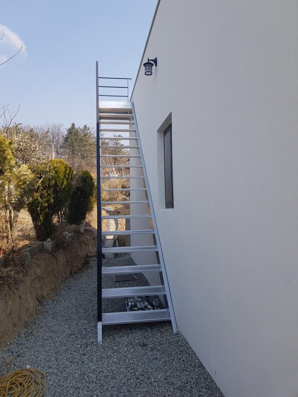옥상 계단, 도로 경계석 작업. 작업 사진 4