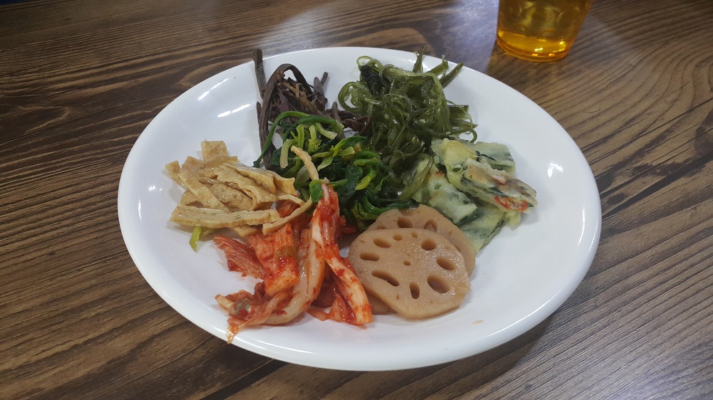 <경산 진량 대구대학교 밥집 \"고인돌엄마의밥상\"> 파채 올라간 석쇠불고기 맛있네요. 작업 사진 5
