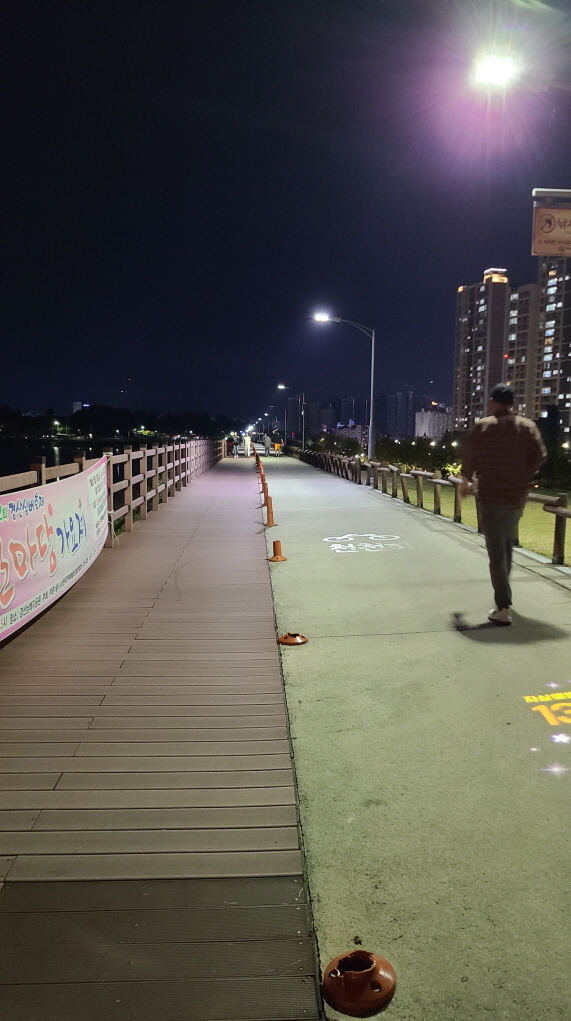 (5점) 경산 계양동 남매지. 강아지와 산책하기 좋은 곳. 야경 이쁜 곳. 작업 사진 3