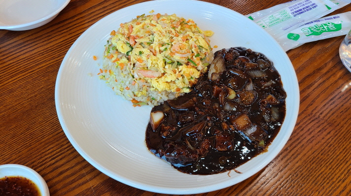 (4점) 울진군 죽변면 중국집 맛집 '예원'. (ps. 2022년은 게가 흉년인지 별로 안 들었음.) 작업 사진 6