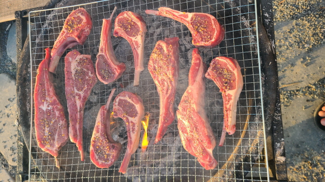 달이 유난히도 아름다운 저녁, 마당에서 구워먹는 양갈비. 작업 사진 6